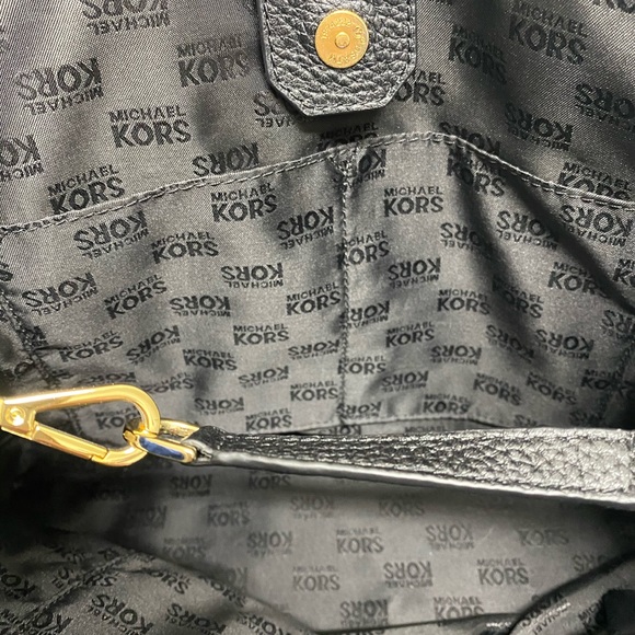 Michael Kors black pebble textured bag with gold accents. NWOT - Picture 5 of 10